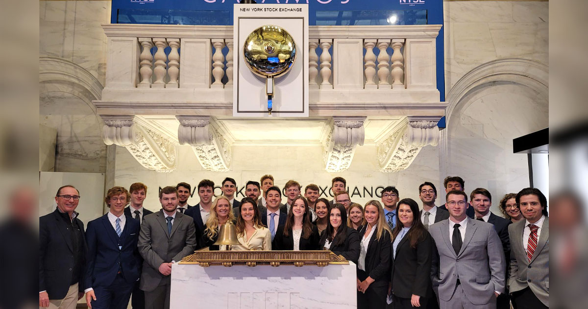 SU FMA students at the New York Stock Exchange